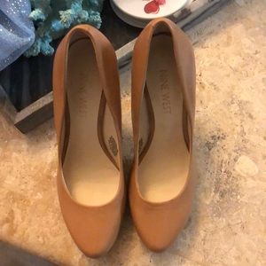 Camel Nine West pumps